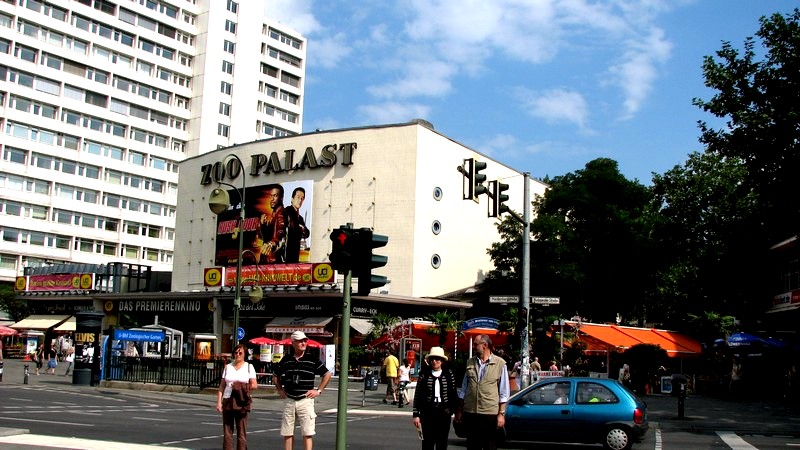 Great Cinema - I saw the premiere of Jurasic Park, a long time ago.